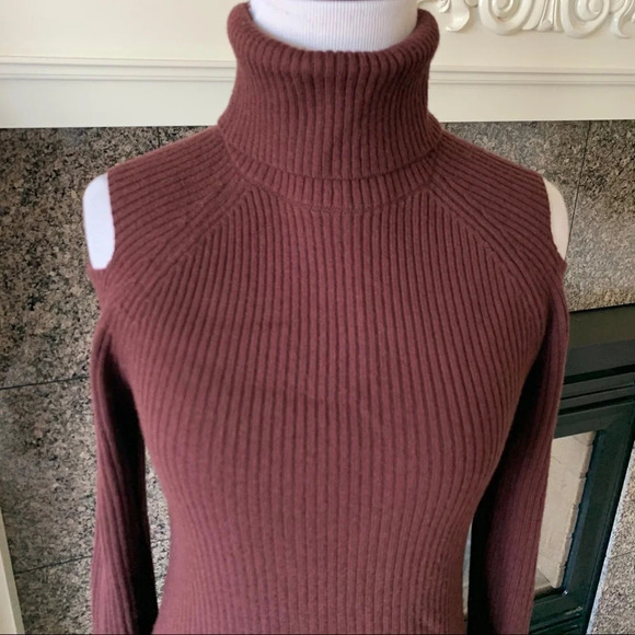 NWOT Theory Jemliss Evian Ribbed Turtleneck Sweater Burgundy Casual Medium - Picture 4 of 10
